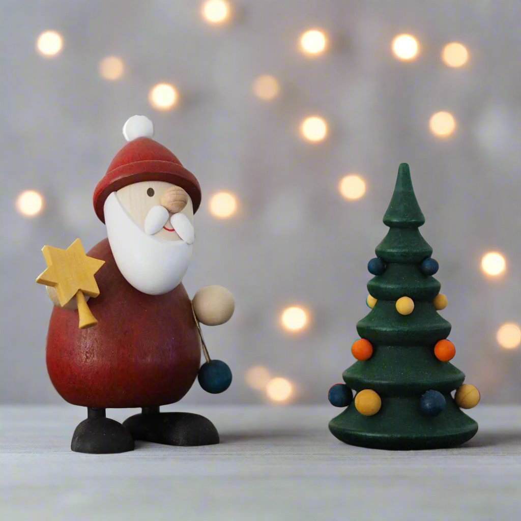 Weihnachtsmann Collectibles - Santa topping his Tree