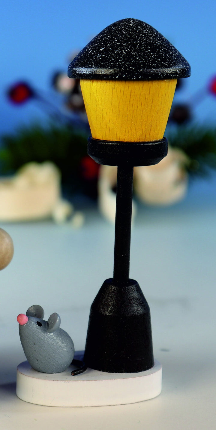 Weihnachtsmann Collectibles - Lamp Post with Tiny Mouse (Single)