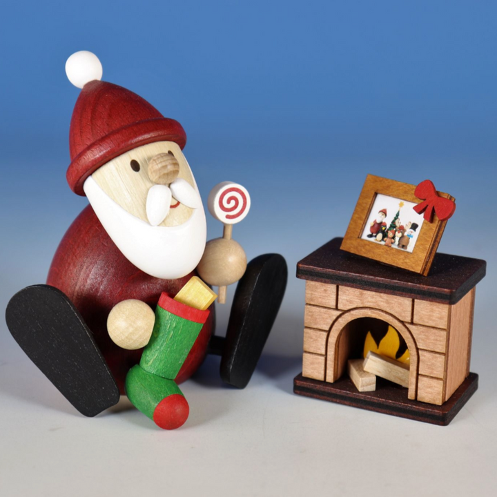 Weihnachtsmann Collectibles - Santa with Fireplace